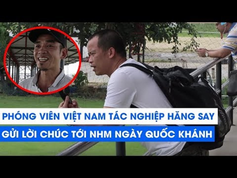 Phóng viên Việt Nam tác nghiệp hăng say, gửi lời chúc đến người hâm mộ nhân ngày Quốc Khánh