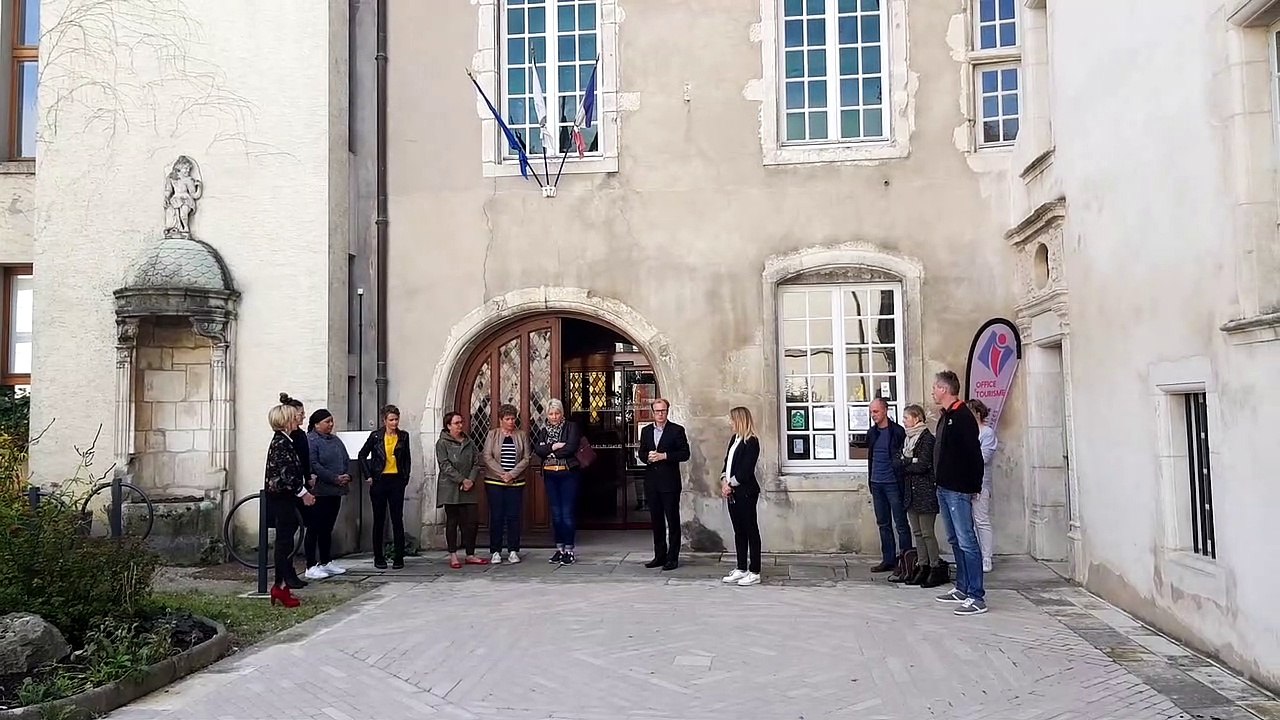 Hommage à Jacques Chirac : minute de silence à Neufchâteau