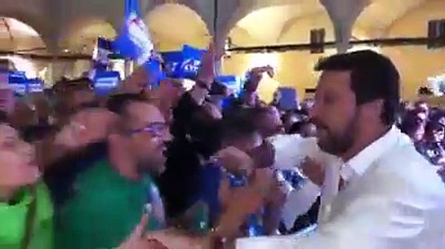 Salvini ad Ascoli Piceno il saluto del pubblico (30.09.19)