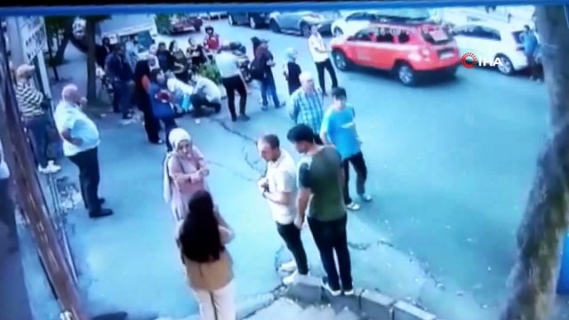 İstanbul İl Sağlık Müdürlüğü, Fatih'te bir vatandaşın özel bir hastanenin yakınında kalp krizi geçirerek hayatını kaybettiği olayla ilgili inceleme başlattı. İl Sağlık Müdürlüğü'nde yapılan açıklamada, '26 Eylül 2019 tarihinde saat 18.00 s