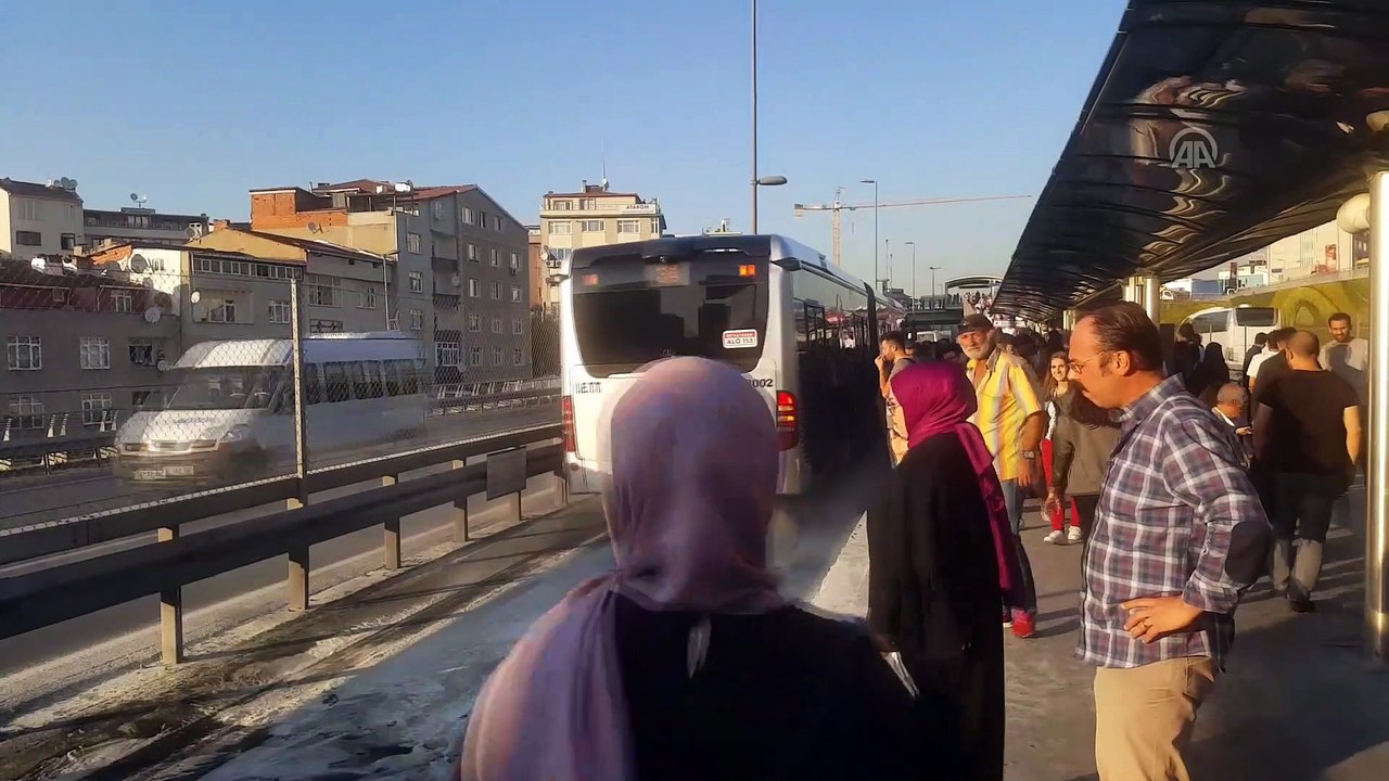 Metrobüste yangın - İSTANBUL