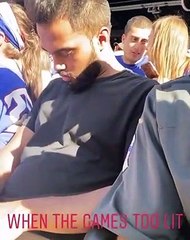 Un homme s'est endormi durant un match et voici ce que son ami lui a fait