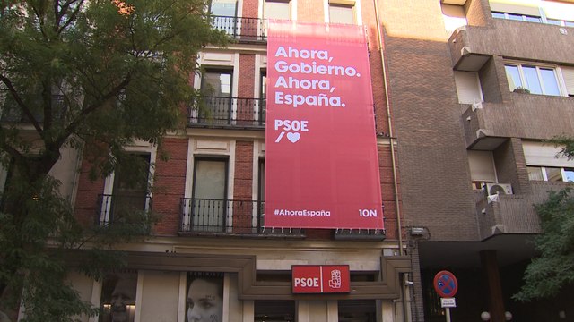 El lema 'Ahora Gobierno. Ahora España' luce en Ferraz