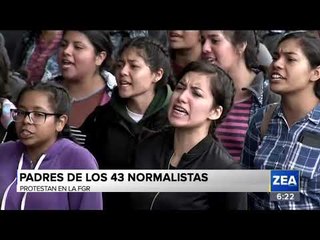 Download Video: Padres de los 43 normalistas de Ayotzinapa protestan frente a la FGR | Noticias con Paco Zea