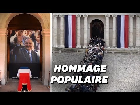 Bain de foule aux Invalides pour Jacques Chirac