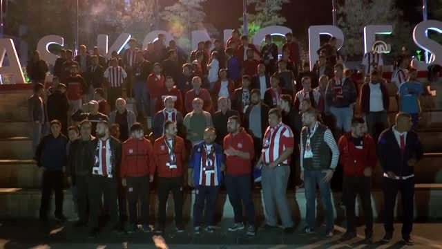 Sivasspor taraftarlarından hakem tepkisi - SİVAS
