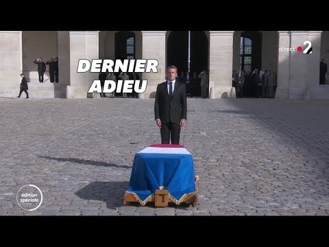 Aux Invalides, Emmanuel Macron rend les honneurs militaires à Jacques Chirac