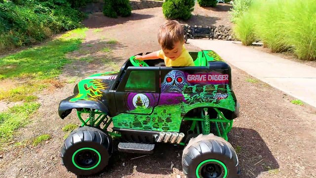 grave digger riding monster truck