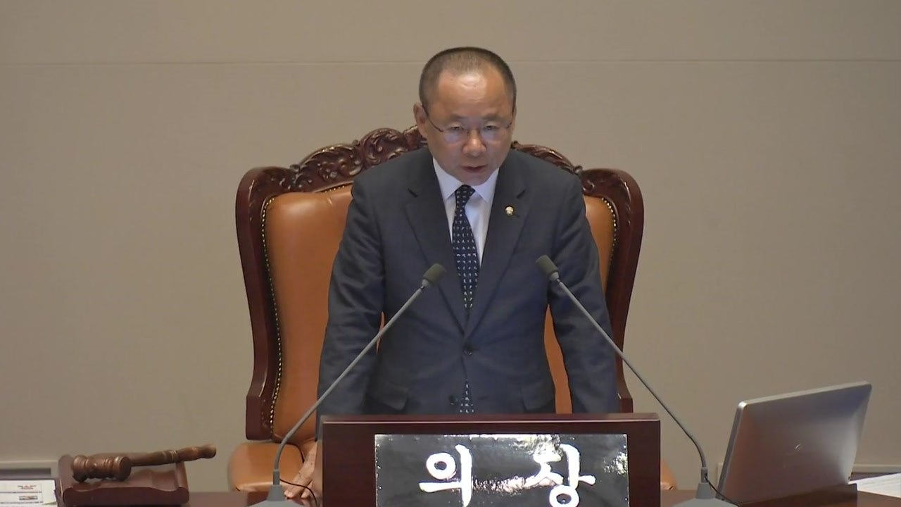 이주영 '본회의 정회 결정'에 與 항의...대정부질문 파행 / YTN