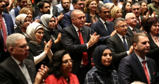 Cumhurbaşkanlığı Senfoni Orkestrası'ndan yeni sezon açılışı! Erdoğan ayakta alkışladı