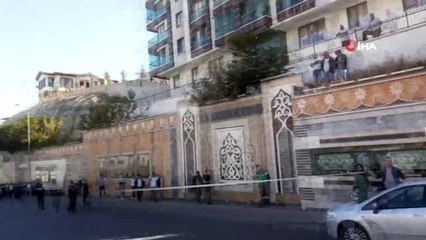 Mamak'ta Özel Halk Otobüsü yolcuların bulunduğu durağa girdi