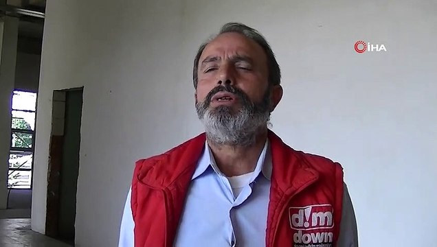 9 aydır maaşlarını alamayan işçiler, yaptıkları inşaatın çatısına çıktı