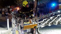 Les pompiers ont déployé la grande échelle dans le cadre d'un exercice incendie à la cathédrale de Clermont-Ferrand