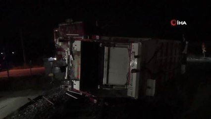 Lokomotif çöp kamyonuna çarptı: 3 yaralı