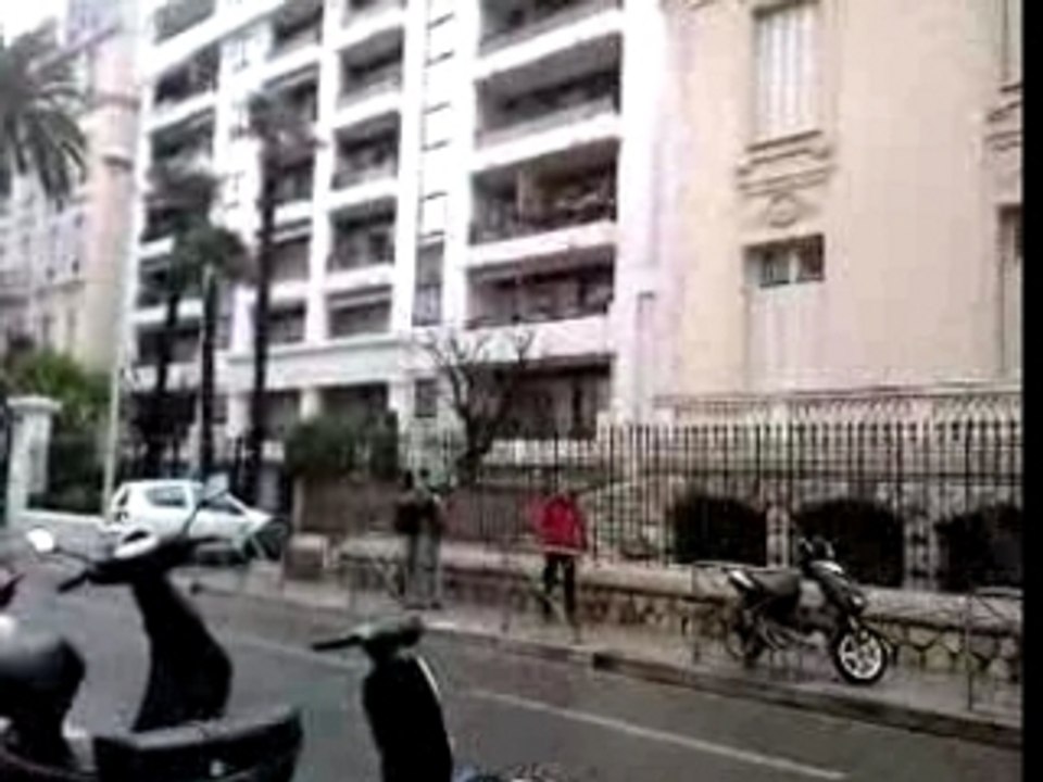 le gars qui donne l'heure !