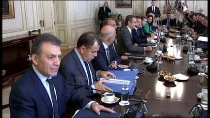 Kriza e refugjatëve në Greqi/ Qeveria merr masa urgjente pas zjarrit në kamp