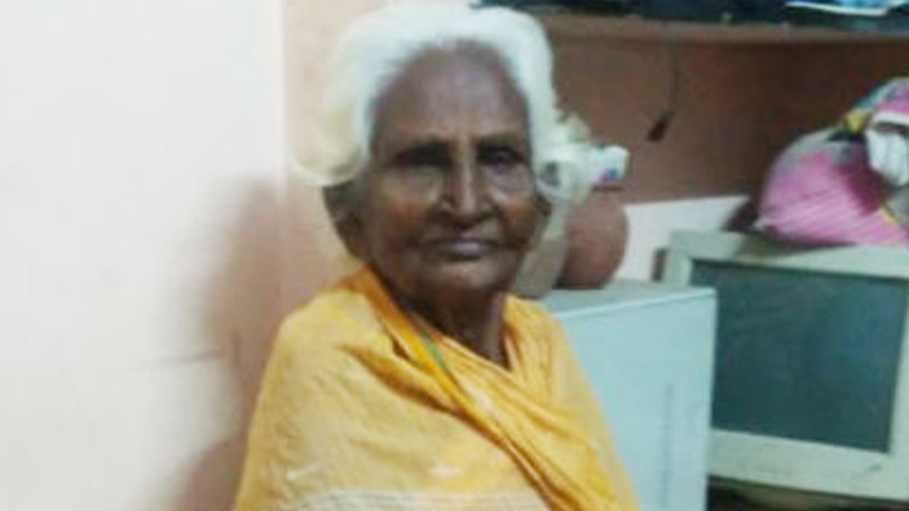 85 வயதிலும் சுறுசுறுப்பு..50 காசுக்கு இட்லி.. அசத்தும் காந்திமதி பாட்டி! | 50 Paisa idly in Trichy