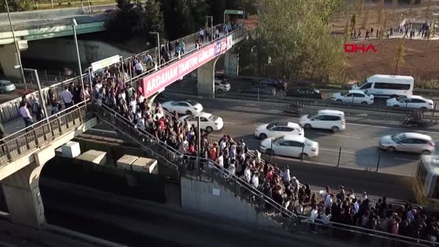 Altunizade metrobüs durağında izdiham 1