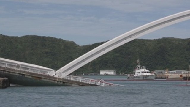 Al menos 20 heridos al derrumbarse un puente en el noreste de Taiwán