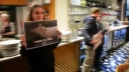 Restoranı protesto eden vegan aktivistler saldırıya uğradı