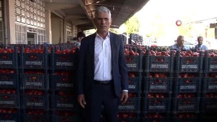 Tonlarca domates kabzımalların elinde kaldı