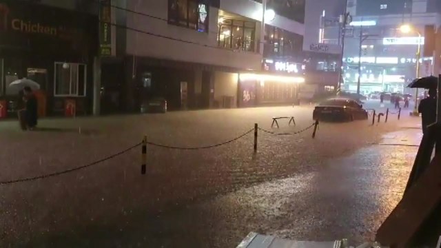 [제보영상] 경남 곳곳 침수 피해...차량·상가 모두 잠겨 / YTN