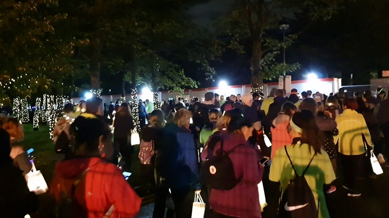 Light Up Leeds 280919 walkers setting off