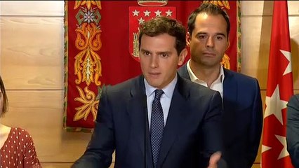 Rivera pide una reunión de Estado a Pedro Sánchez para que "rectifique y apoyen la moción de censura" en Cataluña