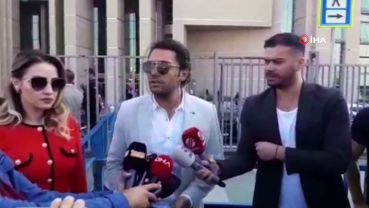 - Boşanma aşamasında olduğu eşi Seren Serengil'e psikolojik ve fiziksel şiddeti uyguladığı iddiasıyla hakkında bulunan 1 ay süreyle uzaklaştırma ve koruma tedbiri kararını ihlal ettiği gerekçesiyle 3 gün zorlama hapsine çarptırılan şarkıcı