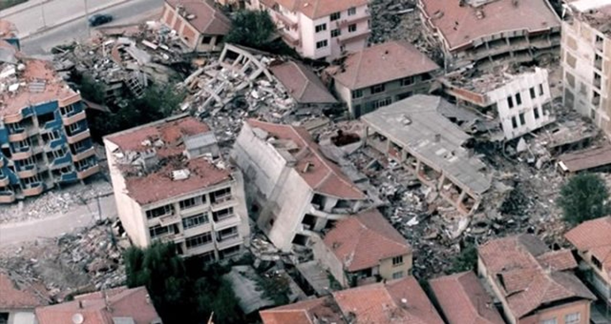 izmir icin korkutan deprem uyarisi 7 0 buyuklugunde deprem uretecek 13 fay hatti var dailymotion video