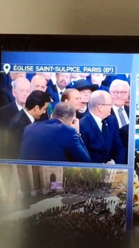 Mais qu’est-ce que François Hollande aurait bien pu dire à Carla Bruni, pour qu’elle soit interloquée à ce point ?