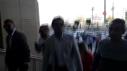 - Boşanma aşamasında olduğu eşi Seren Serengil'e psikolojik ve fiziksel şiddeti uyguladığı...