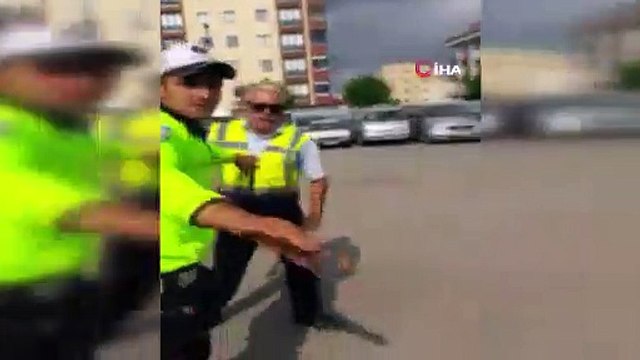 Vatandaşla çekici şoförü arasında kavga çıktı: Şoför, sopayla saldırmaya çalıştı