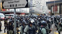 Hong Kong'da Çin'in yıl dönümünde iki grup arasında çatışma çıktı: Ortalık savaş alanına döndü