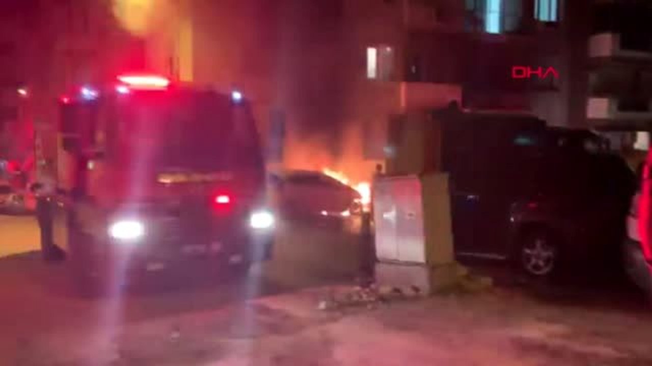 İzmir menemen'de park halindeki otomobil yandı