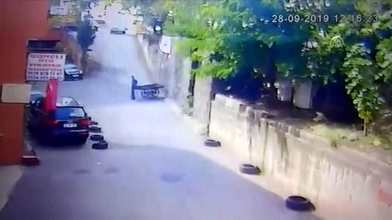 Ümraniye'de trafik kazası güvenlik kamerasında