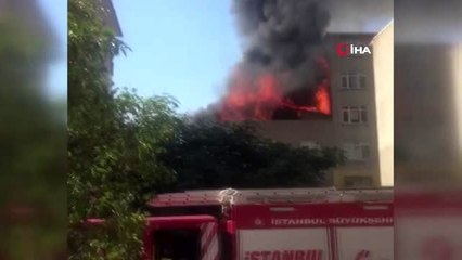 Kartal'da binanın çatısı alev alev yandı