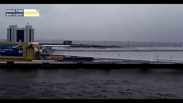 В Петербурге закрыли дамбу из-за угрозы наводнения