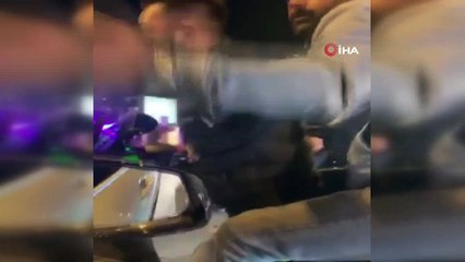 Kadın sürücüyü taciz eden motosikletli magandalar kamerada