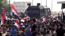 Bağdat'ta, Yeşil Bölge'ye girmeye çalışan göstericilere müdahale