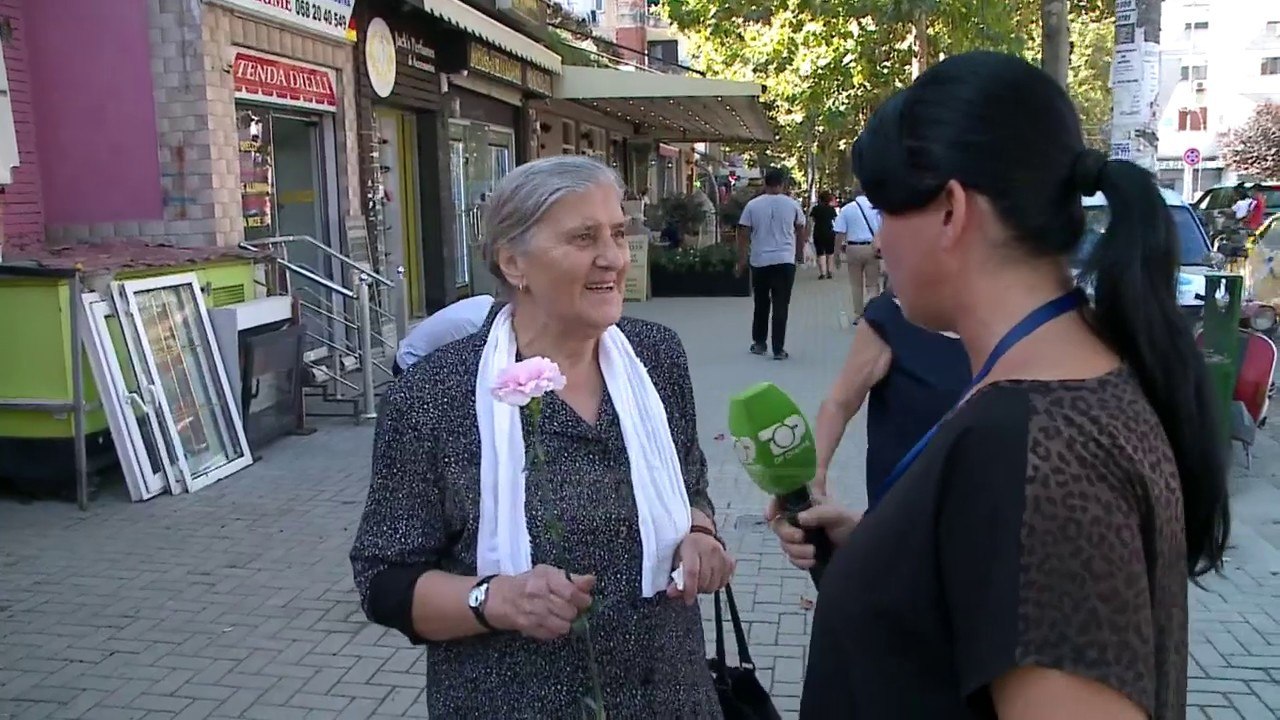 Sot dita e të moshuarve/ Shqiptarët ankohen, të huajt të kënaqur