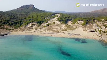 Bañistas en guetos: las embarcaciones toman las calas de Mallorca