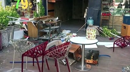 Otomobil pastaneye girdi: 6 yaralı