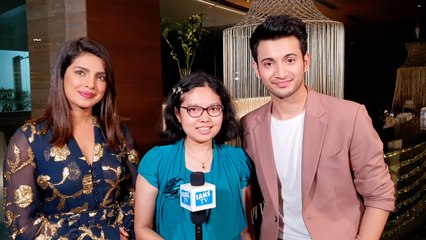 Скачать видео: IANS Exclusive | #TheSkyIsPink | Interview with Priyanka Chopra Jonas and Rohit Saraf