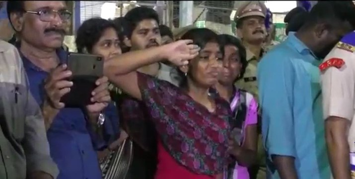 சிஆர்பிஎஃப் வீரரின் உடலுக்கு சல்யூட் அடித்து அஞ்சலி செலுத்திய 14 வயது மகள்