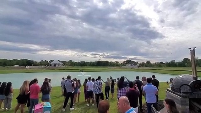 Garçon ou fille ? Cet hélico lâche la peinture de la bonne couleur !