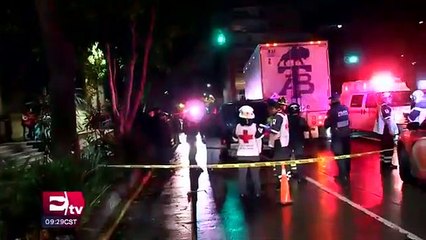 Conductor se impacta contra tráiler tras huir de un choque previo