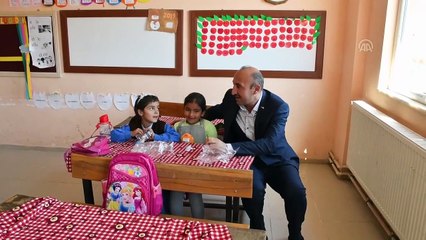 Köy çocuklarına '1 Ekim Dünya Çocuk Günü' sürprizi - AĞRI