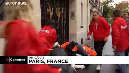 تجمع اعتراض آمیز خبرنگاران بدون مرز مقابل کنسولگری عربستان در پاریس