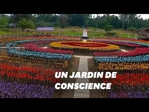 Aux Philippines, un jardin de tulipes faites à partir de bouteilles en plastiques ouvre